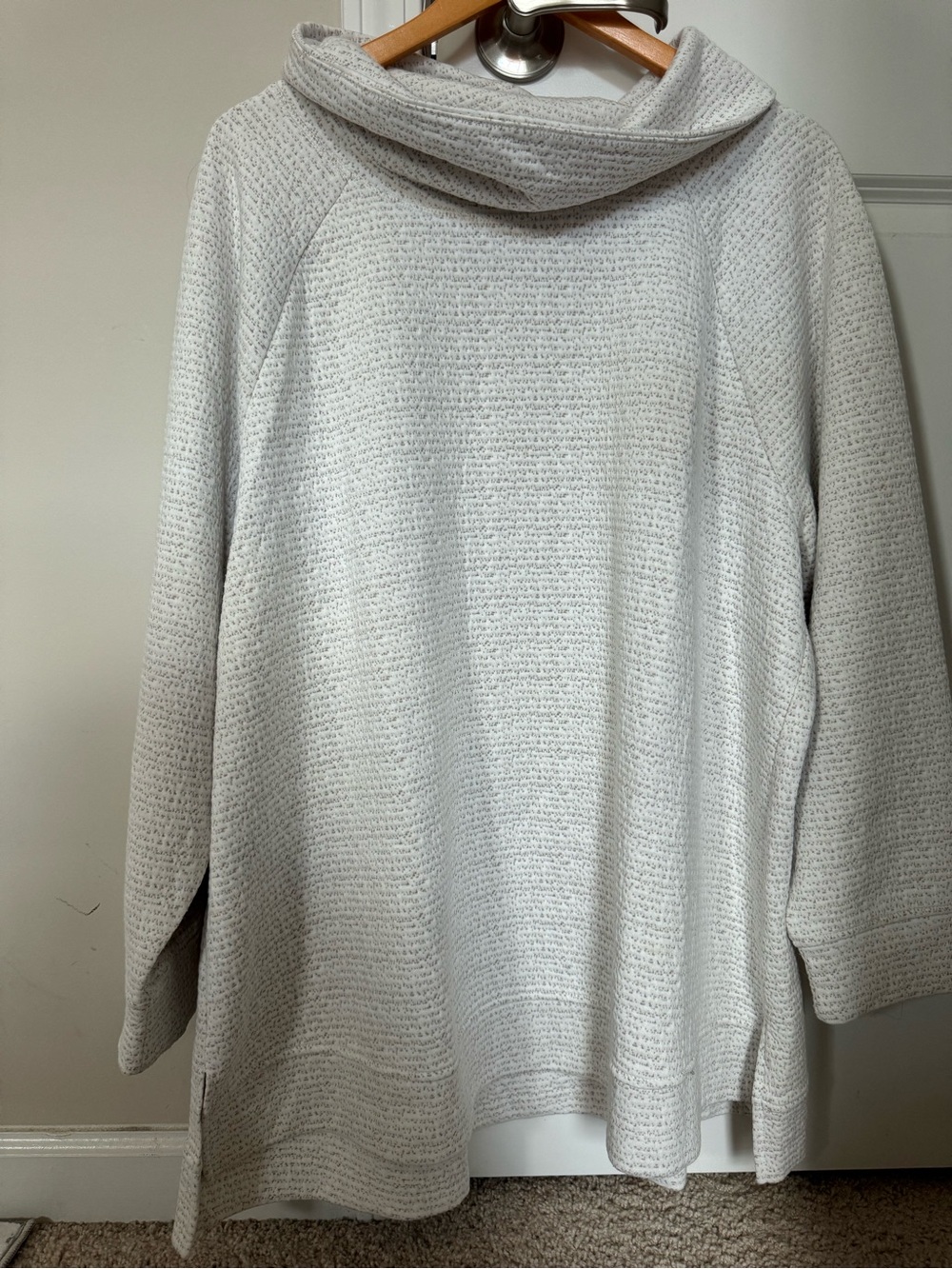 Lane Bryant Long Sleeve Cowl Neck Sweater Top Plus Size 26/28 Beige White